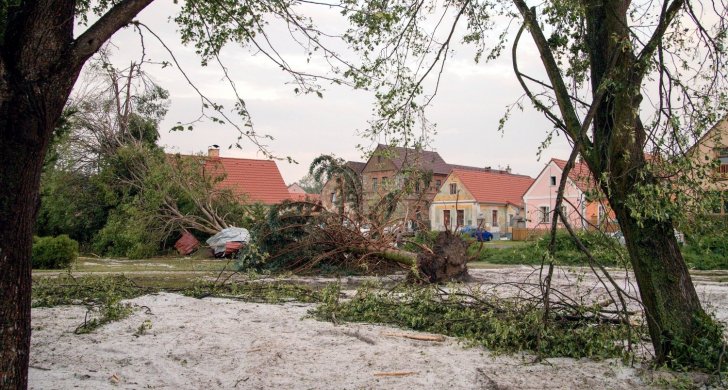 Stebno_řádění_bouřky.jpg